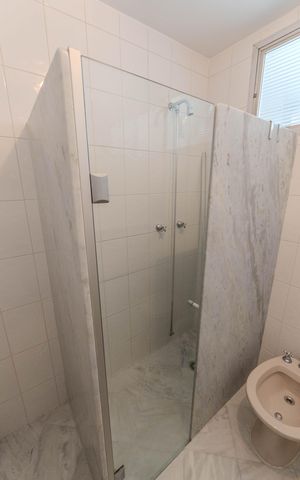 Apartamento à venda com 247m², 4 quartos e 3 vagas Apartamento à venda com 247m², 4 quartos e 3 vagasBanheiro 1