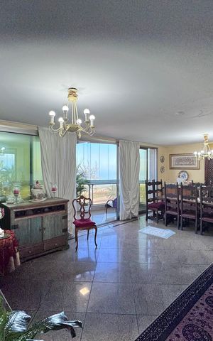 Apartamento à venda com 400m², 5 quartos e 4 vagas Apartamento à venda com 400m², 5 quartos e 4 vagasSala