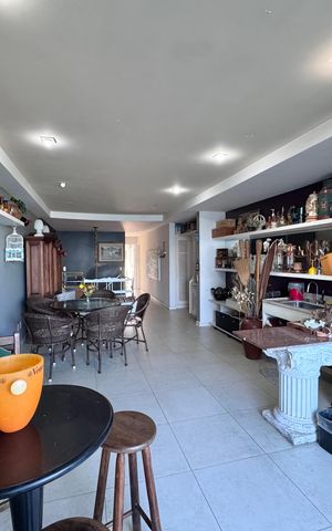 Apartamento à venda com 400m², 5 quartos e 4 vagas Apartamento à venda com 400m², 5 quartos e 4 vagasÁrea comum - Salão gourmet