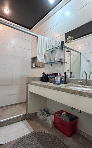 Apartamento à venda com 400m², 5 quartos e 4 vagas Apartamento à venda com 400m², 5 quartos e 4 vagasBanheiro da Suíte 5