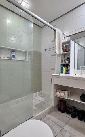 Apartamento à venda com 400m², 5 quartos e 4 vagas Apartamento à venda com 400m², 5 quartos e 4 vagasBanheiro da Suíte