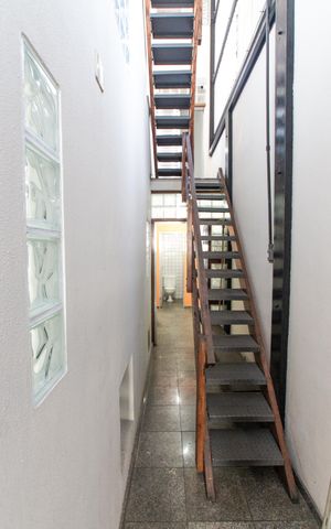 Casa à venda com 265m², 4 quartos e 3 vagas Casa à venda com 265m², 4 quartos e 3 vagasCorredor