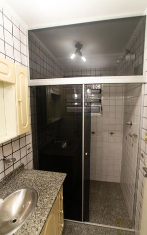 Casa à venda com 265m², 4 quartos e 3 vagas Casa à venda com 265m², 4 quartos e 3 vagasBanheiro da Suíte 2