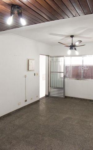 Casa à venda com 265m², 4 quartos e 3 vagas Casa à venda com 265m², 4 quartos e 3 vagasSala