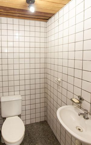 Casa à venda com 265m², 4 quartos e 3 vagas Casa à venda com 265m², 4 quartos e 3 vagasBanheiro de Serviço