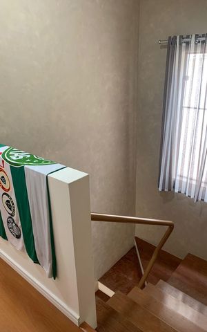 Casa à venda com 400m², 5 quartos e 6 vagas Casa à venda com 400m², 5 quartos e 6 vagasEscadas