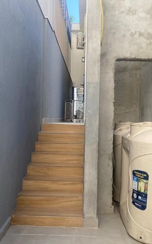 Casa à venda com 400m², 5 quartos e 6 vagas Casa à venda com 400m², 5 quartos e 6 vagasÁrea externa Casa 1