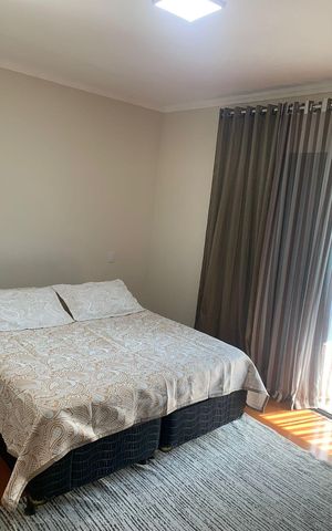 Casa à venda com 400m², 5 quartos e 6 vagas Casa à venda com 400m², 5 quartos e 6 vagasQuarto 1 Casa 1