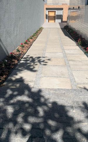 Casa à venda com 400m², 5 quartos e 6 vagas Casa à venda com 400m², 5 quartos e 6 vagasÁrea externa Casa 1
