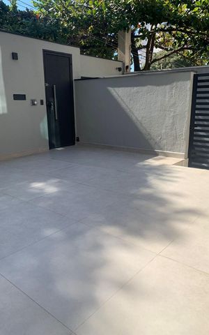 Casa à venda com 400m², 5 quartos e 6 vagas Casa à venda com 400m², 5 quartos e 6 vagasÁrea externa Casa 1
