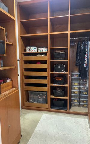 Casa à venda com 400m², 5 quartos e 6 vagas Casa à venda com 400m², 5 quartos e 6 vagasCloset 1 Casa 1