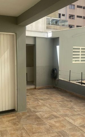Casa à venda com 400m², 5 quartos e 6 vagas Casa à venda com 400m², 5 quartos e 6 vagasÁrea Externa Casa 2
