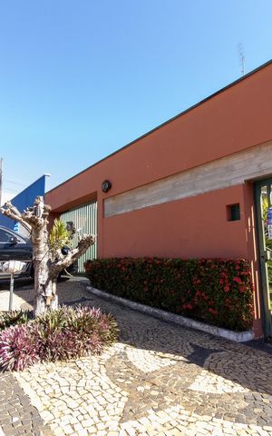 Casa à venda com 280m², 3 quartos e 4 vagas Casa à venda com 280m², 3 quartos e 4 vagasÁrea comum