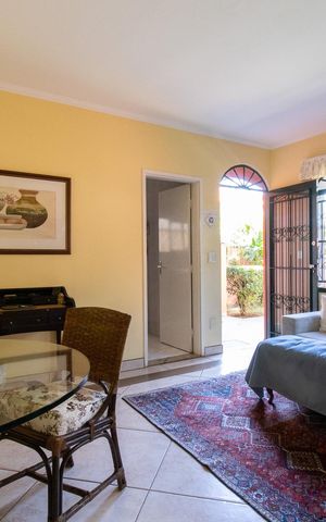 Casa à venda com 280m², 3 quartos e 4 vagas Casa à venda com 280m², 3 quartos e 4 vagasSala