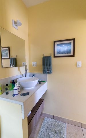 Casa à venda com 280m², 3 quartos e 4 vagas Casa à venda com 280m², 3 quartos e 4 vagasBanheiro Suíte 1