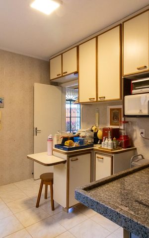 Casa à venda com 280m², 3 quartos e 4 vagas Casa à venda com 280m², 3 quartos e 4 vagasCozinha