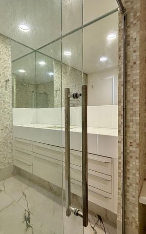 Apartamento à venda com 415m², 4 quartos e 3 vagas Apartamento à venda com 415m², 4 quartos e 3 vagasBanheiro da Suíte 4