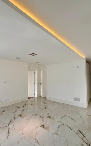 Apartamento à venda com 415m², 4 quartos e 3 vagas Apartamento à venda com 415m², 4 quartos e 3 vagasCorredores