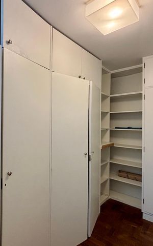 Apartamento à venda com 415m², 4 quartos e 3 vagas Apartamento à venda com 415m², 4 quartos e 3 vagasQuarto de Serviço