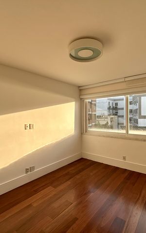 Apartamento à venda com 415m², 4 quartos e 3 vagas Apartamento à venda com 415m², 4 quartos e 3 vagasSuíte 4