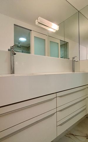 Apartamento à venda com 415m², 4 quartos e 3 vagas Apartamento à venda com 415m², 4 quartos e 3 vagasBanheiro social