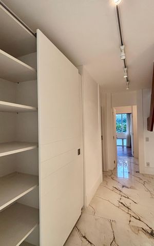 Apartamento à venda com 415m², 4 quartos e 3 vagas Apartamento à venda com 415m², 4 quartos e 3 vagasCorredores