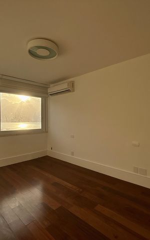 Apartamento à venda com 415m², 4 quartos e 3 vagas Apartamento à venda com 415m², 4 quartos e 3 vagasSuíte 4