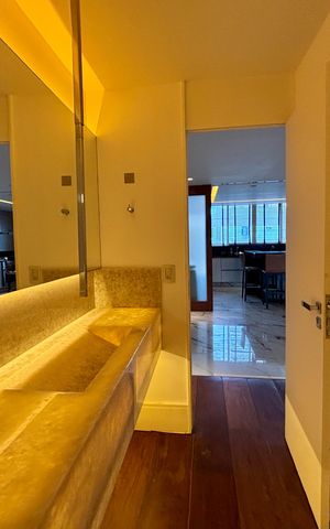 Apartamento à venda com 415m², 4 quartos e 3 vagas Apartamento à venda com 415m², 4 quartos e 3 vagasLavabo