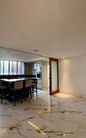 Apartamento à venda com 415m², 4 quartos e 3 vagas Apartamento à venda com 415m², 4 quartos e 3 vagasCorredores