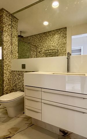 Apartamento à venda com 415m², 4 quartos e 3 vagas Apartamento à venda com 415m², 4 quartos e 3 vagasBanheiro da Suíte 5
