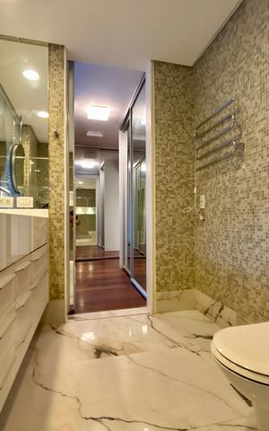 Apartamento à venda com 415m², 4 quartos e 3 vagas Apartamento à venda com 415m², 4 quartos e 3 vagasBanheiro da Suíte 3