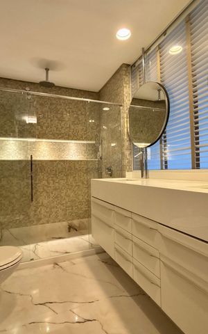 Apartamento à venda com 415m², 4 quartos e 3 vagas Apartamento à venda com 415m², 4 quartos e 3 vagasBanheiro da Suíte 3