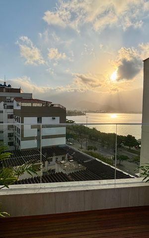 Apartamento à venda com 415m², 4 quartos e 3 vagas Apartamento à venda com 415m², 4 quartos e 3 vagasCobertura - vista para a Lagoa