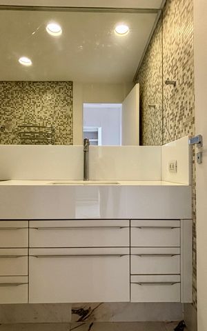 Apartamento à venda com 415m², 4 quartos e 3 vagas Apartamento à venda com 415m², 4 quartos e 3 vagasBanheiro da Suíte 5