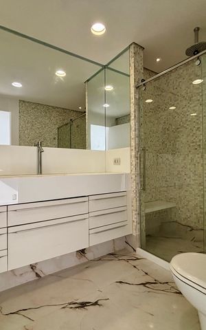 Apartamento à venda com 415m², 4 quartos e 3 vagas Apartamento à venda com 415m², 4 quartos e 3 vagasBanheiro da Suíte 4