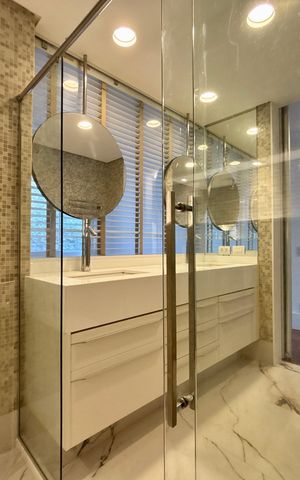 Apartamento à venda com 415m², 4 quartos e 3 vagas Apartamento à venda com 415m², 4 quartos e 3 vagasBanheiro da Suíte 3