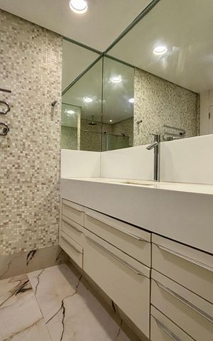 Apartamento à venda com 415m², 4 quartos e 3 vagas Apartamento à venda com 415m², 4 quartos e 3 vagasBanheiro da Suíte 4