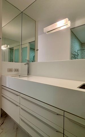 Apartamento à venda com 415m², 4 quartos e 3 vagas Apartamento à venda com 415m², 4 quartos e 3 vagasBanheiro social
