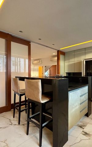 Apartamento à venda com 415m², 4 quartos e 3 vagas Apartamento à venda com 415m², 4 quartos e 3 vagasCozinha americana
