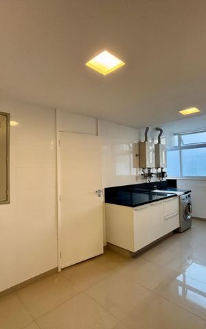 Apartamento à venda com 415m², 4 quartos e 3 vagas Apartamento à venda com 415m², 4 quartos e 3 vagasÁrea de Serviço