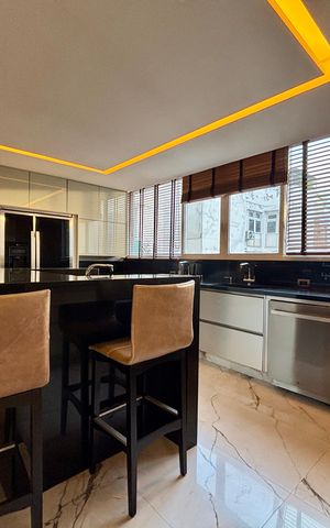 Apartamento à venda com 415m², 4 quartos e 3 vagas Apartamento à venda com 415m², 4 quartos e 3 vagasCozinha americana