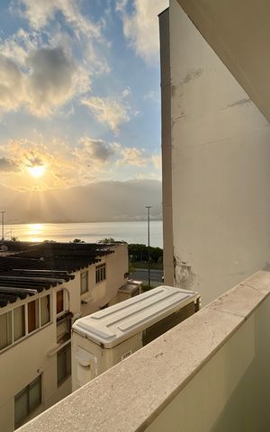 Apartamento à venda com 415m², 4 quartos e 3 vagas Apartamento à venda com 415m², 4 quartos e 3 vagasCorredores - varanda com vista para a Lagoa
