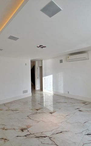 Apartamento à venda com 415m², 4 quartos e 3 vagas Apartamento à venda com 415m², 4 quartos e 3 vagasCorredores