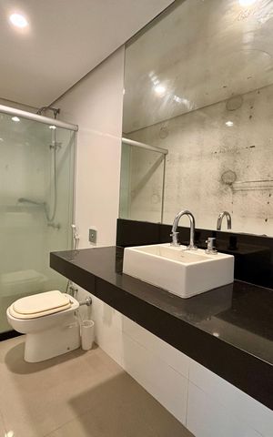 Apartamento à venda com 415m², 4 quartos e 3 vagas Apartamento à venda com 415m², 4 quartos e 3 vagasBanheiro de Serviço