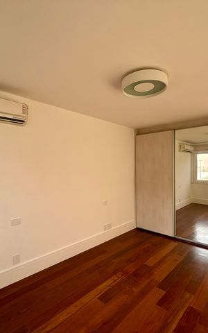 Apartamento à venda com 415m², 4 quartos e 3 vagas Apartamento à venda com 415m², 4 quartos e 3 vagasSuíte 4