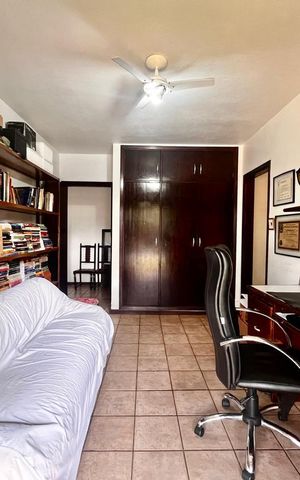 Casa à venda com 1710m², 4 quartos e sem vaga Casa à venda com 1710m², 4 quartos e sem vagaEscritório