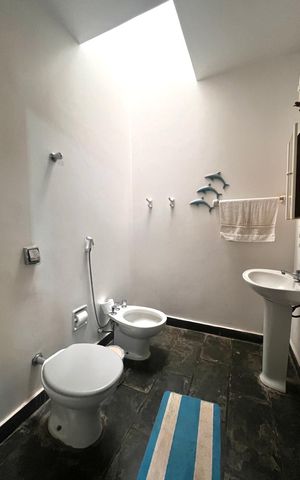 Casa à venda com 1710m², 4 quartos e sem vaga Casa à venda com 1710m², 4 quartos e sem vagaBanheiro Escritório