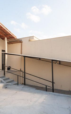 Casa à venda com 95m², 3 quartos e 1 vaga Casa à venda com 95m², 3 quartos e 1 vagaFachada