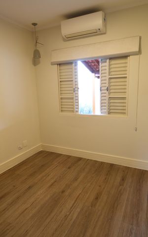 Casa de condomínio à venda com 130m², 3 quartos e 8 vagasSuíte