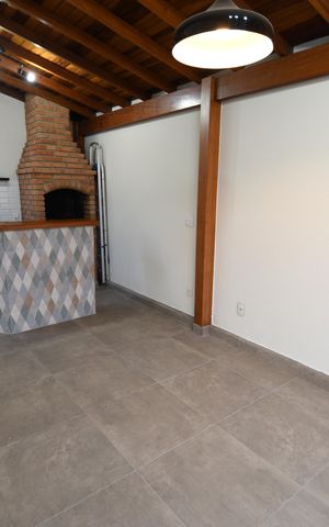 Casa de condomínio à venda com 130m², 3 quartos e 8 vagasVaranda gourmet